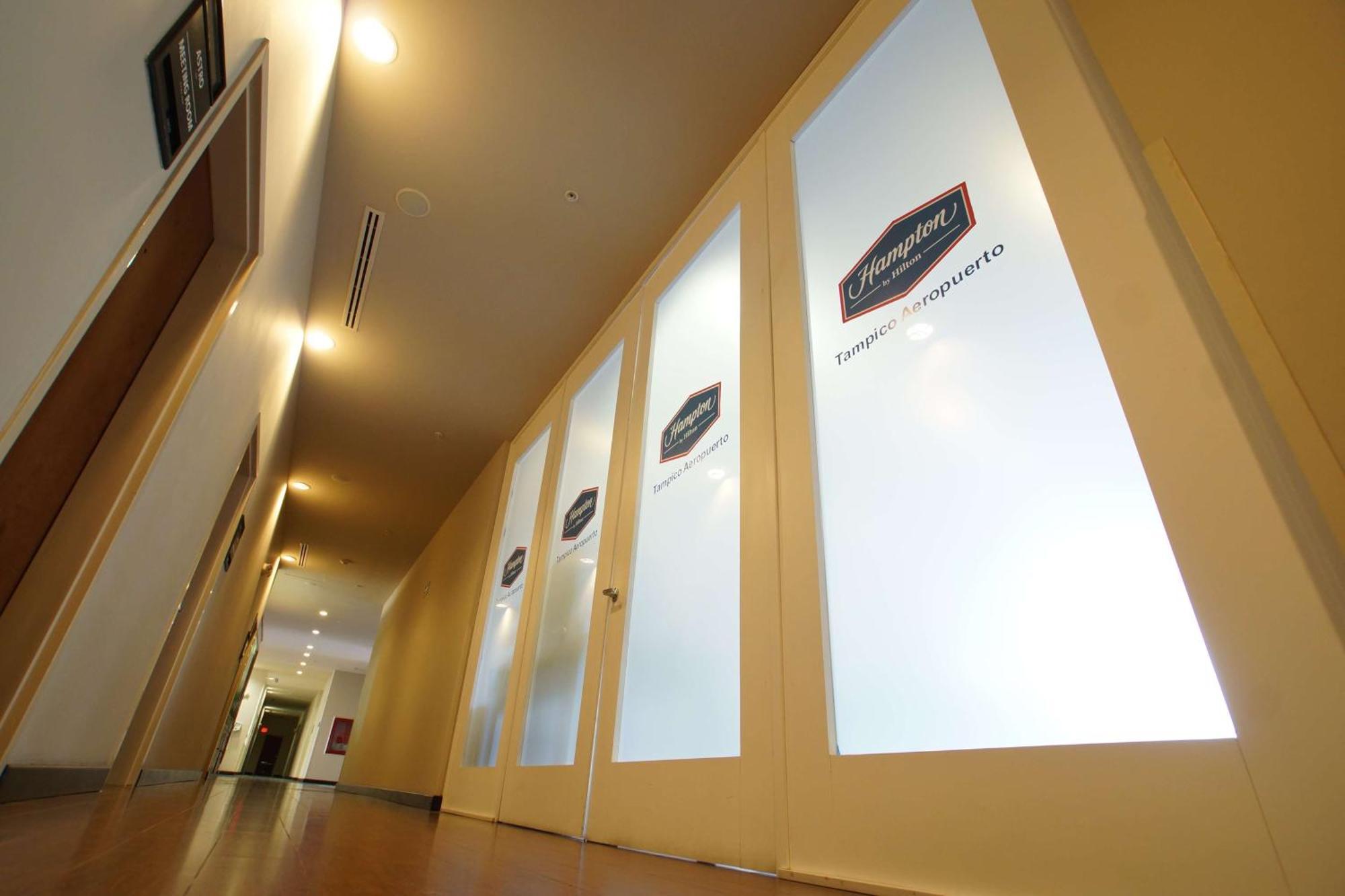 Hampton Inn Tampico Airport Exterior foto